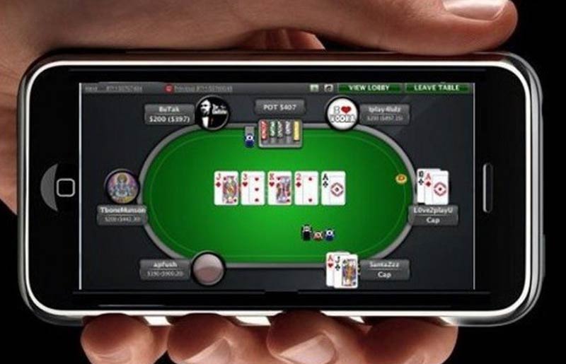 Нужно ли скачивать приложение, чтобы играть в покер с телефона